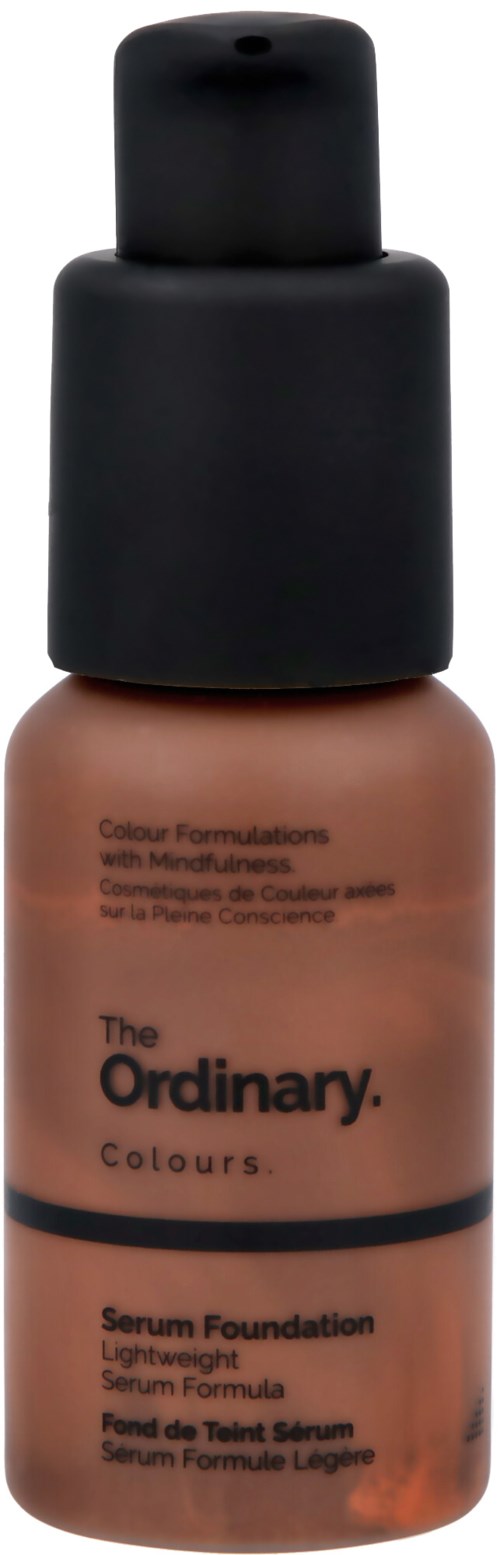 En flaska foundation makeup med svart lock och etikett som säger "The Ordinary Colours".