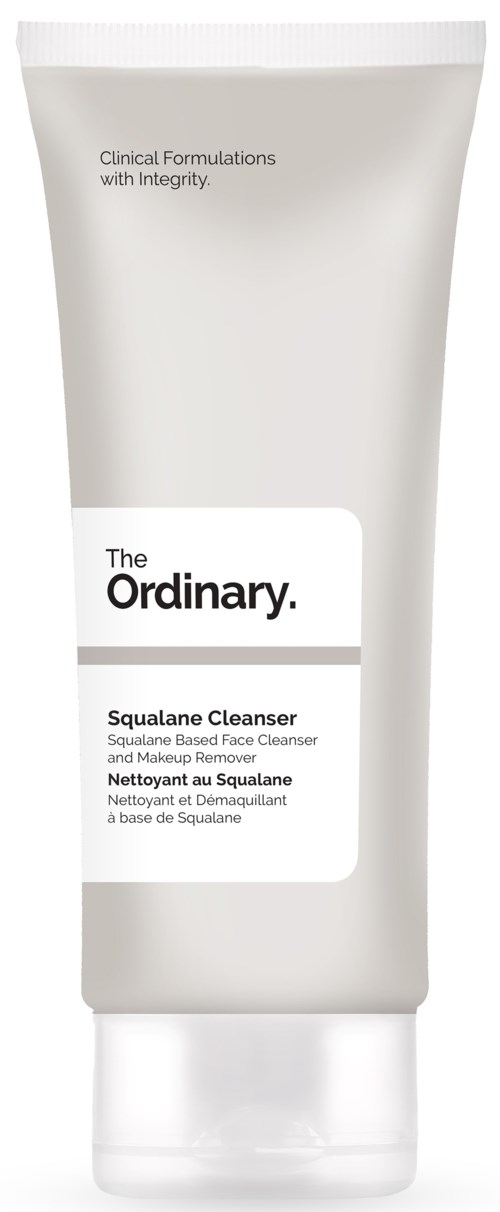 Harmaa-valkoinen putkilopakkaus, jossa on mustaa ja harmaata tekstiä. Se on ihonhoitotuote, nimeltä 'The Ordinary Squalane Cleanser.'