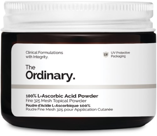 Tumma purkki, jossa valkoinen kansi ja etiketti 'The Ordinary L-Ascorbic Acid Powder', viittaa ihonhoitotuotteeseen.