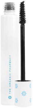 En vit mascara-flaska med en svart borste, märkt "The Organic Pharmacy" med blå blomperspektiv.
