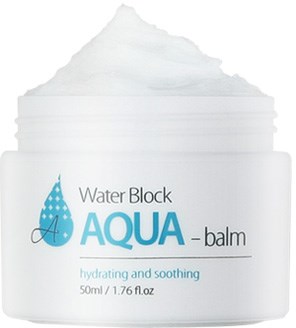 En vit burk med etiketten 'Water Block Aqua Balm' med blå text, innehåller vit kräm som rinner över.