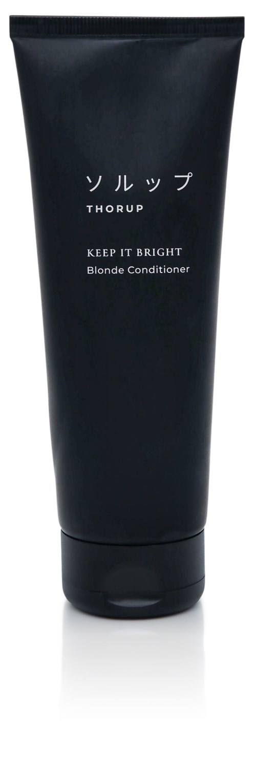 Eine schwarze Tube mit der Aufschrift 'Keep It Bright Blonde Conditioner' und japanischen Zeichen.