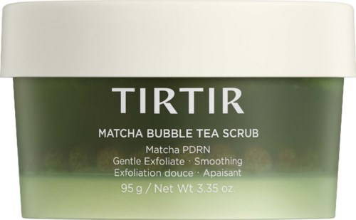 En grønn krukke med TIRTIR Matcha Bubble Tea Scrub og hvit lokk, produktdetaljer på forsiden.