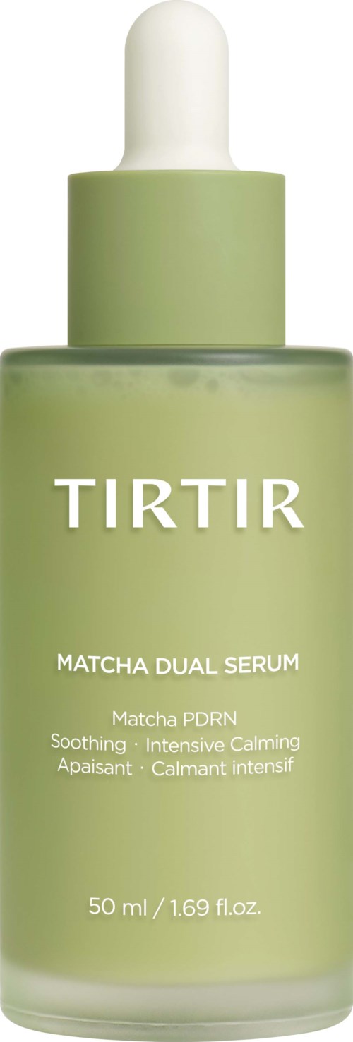 Grüne Flasche mit TIRTIR Matcha Dual Serum und weißem Tropfer, Etikett beschreibt beruhigende und entspannende Hautpflege.