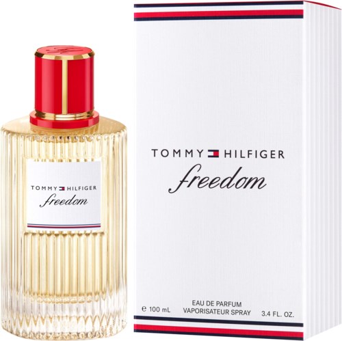 Tommy Hilfiger Freedom Parfümflasche neben der Verpackung, mit Rippglasdesign und Goldakzenten.