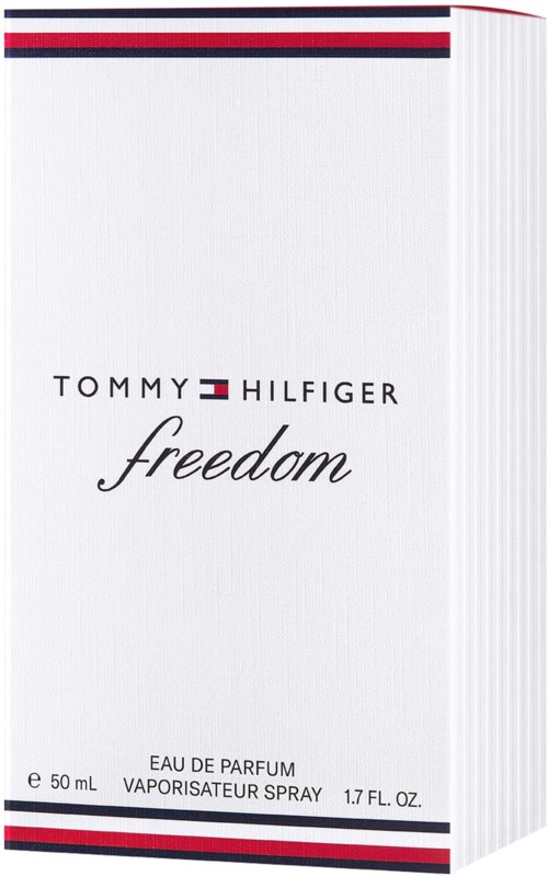 Tommy Hilfiger Freedom Parfümpackung mit weißem Hintergrund und roten, weißen und blauen Streifen.