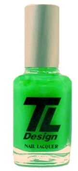 Ljusgrön nagellack i en genomskinlig flaska med silverhölje och svart logo som säger 'Design'.