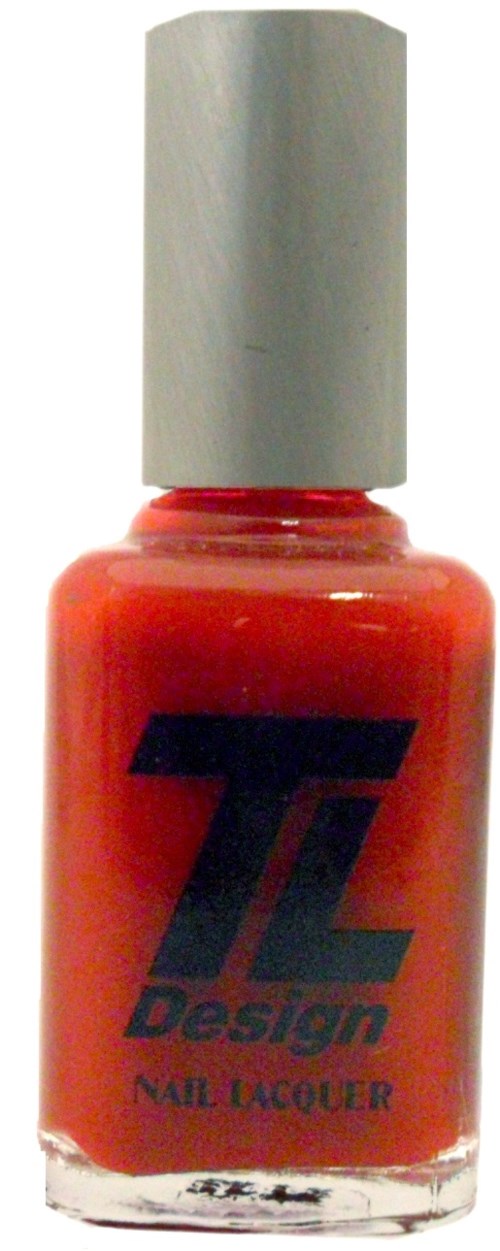 En röd nagellackflaska med silverhatt och svart logo som säger 'TL Design'.