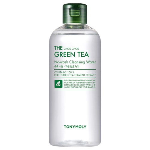 En klar flaske med grønn lokk inneholder grønn te-rengjøringsvann, merket av Tony Moly, med tekst om ingen skylling og naturlige ingredienser.