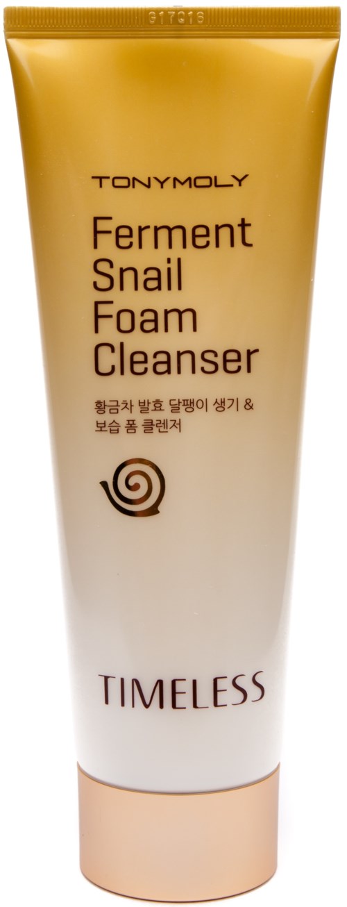 En tube av Tony Moly Ferment Snail Foam Cleanser i guld och vitt, med ordet "Timeless" på. 