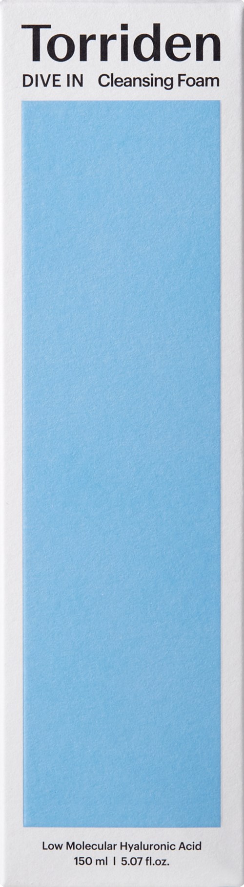 Et langt, smalt eske med en blå svamp inni, merket 'Torriden Dive In Cleansing Foam' for hudrensing.