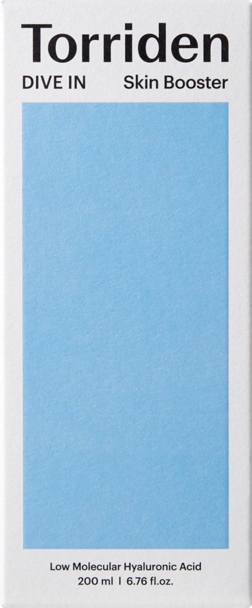 Ein Hautpflegeprodukt namens Torriden Skin Booster mit einem blauen Applikatorschwamm. Enthält Hyaluronsäure.