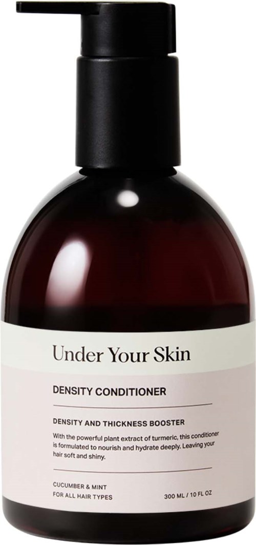 En mörkröd flaska med svart pump, märkt "Under Your Skin Density Conditioner" för hår, med gurka och mint.