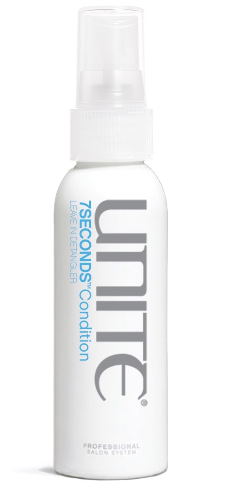 En hvit flaske med spray og merket 'Unite' og 'TSECONDS' i blått, sannsynligvis et hårpleieprodukt.
