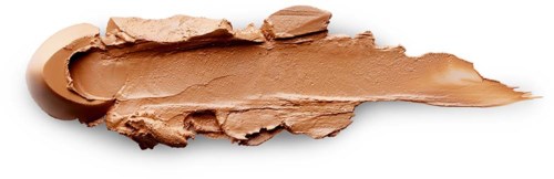 En beige makeupfundament spredt ud på en overflade, der viser en glat, cremet tekstur.