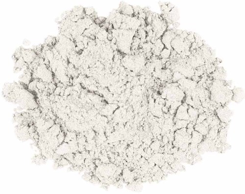 Grått pulver i en hög, ser torrt och smuligt ut, kanske ett mineral eller krita.
