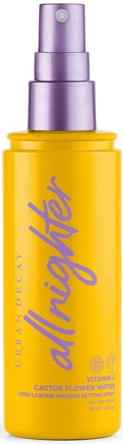 Gul flaska med lila sprayhatt, märkt 'all nighter' och 'Urban Decay'.