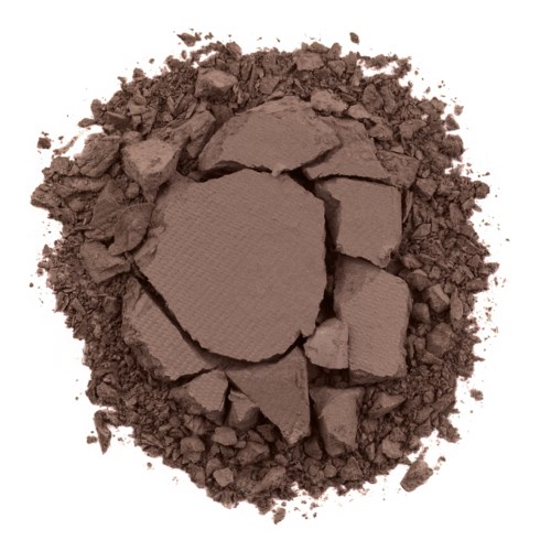 Brauner zerbrochener Puder und Klumpen in kreisförmiger Form, ähnlich zerkreidem Make-up oder Pigment.