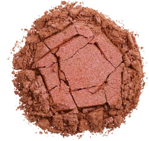 En rund, bruten brunrosa makeuprouge med ett pressat och sprucket ytskikt.
