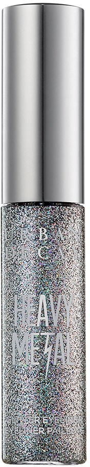 En glitterende neglelakk med sølvfarget hette og en gjennomsiktig flaske som viser skinnende, metallisk og glitteraktig lakk.