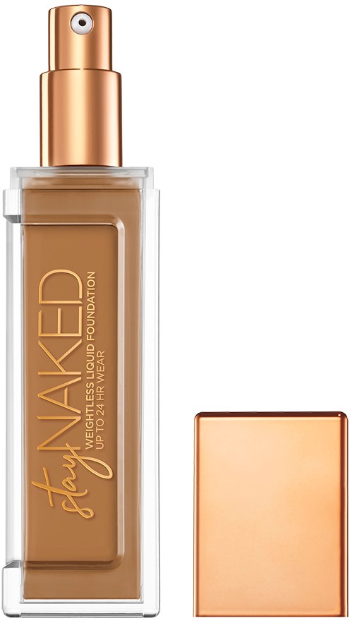 En flaska med foundation med sprayhuva och kvadratiskt lock, färgen är ljusbrun eller beige.