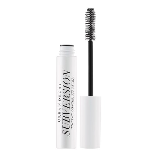 Ein weißer Mascara-Tiegel mit einer schwarzen Bürste.