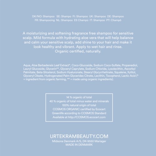 Text om schampoingens ingredienser och fördelar, inklusive naturliga extrakt och certifieringsdetaljer samt företagsinformation.