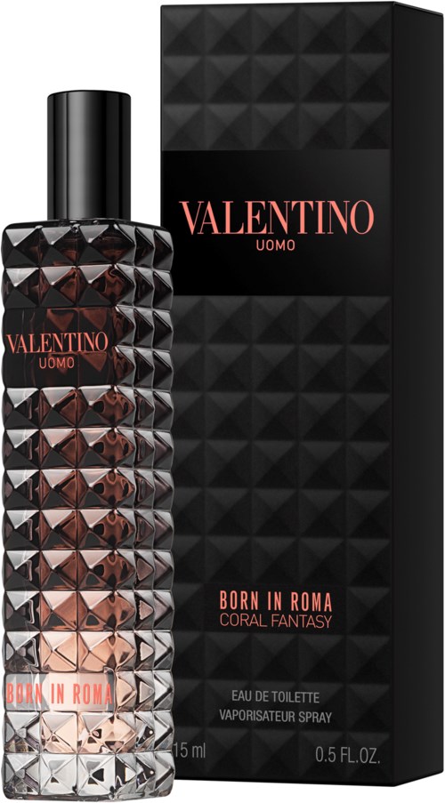 En Valentino Uomo parfymeflaske med texturert mønster og svart lokk, ved siden av en matchende svart boks. Flasken har rød og hvit tekst.