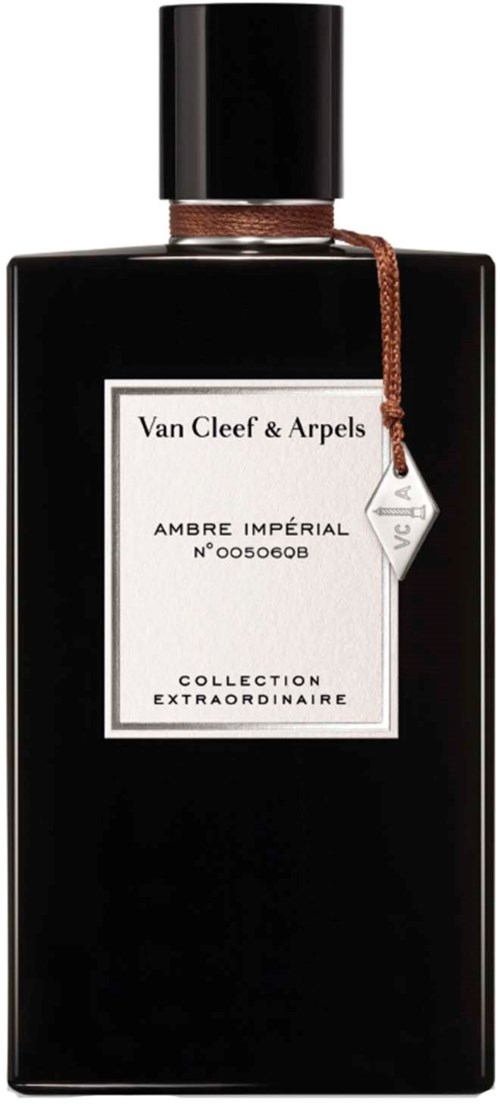 Czarna butelka perfum z białą etykietą, nazwana Van Cleef & Arpels, ma mały tag wiszący na szyjce.