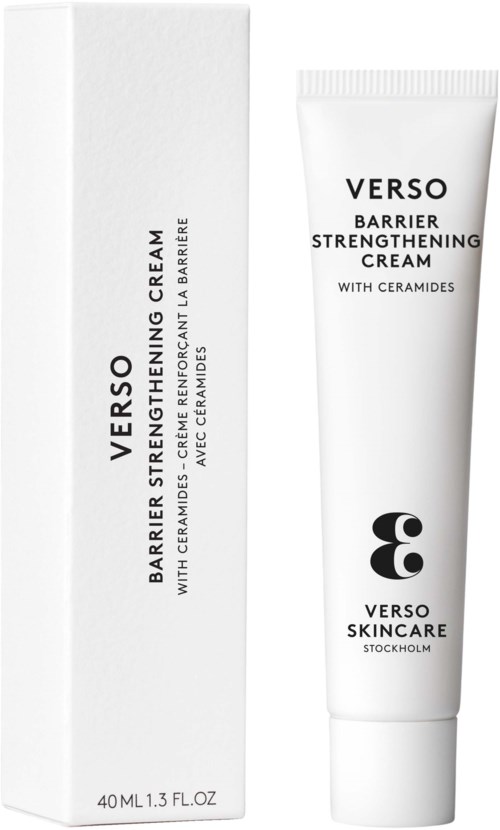 En vit tub och en vit ask med Verso Barrier Strengthening Cream med svart text och logo.