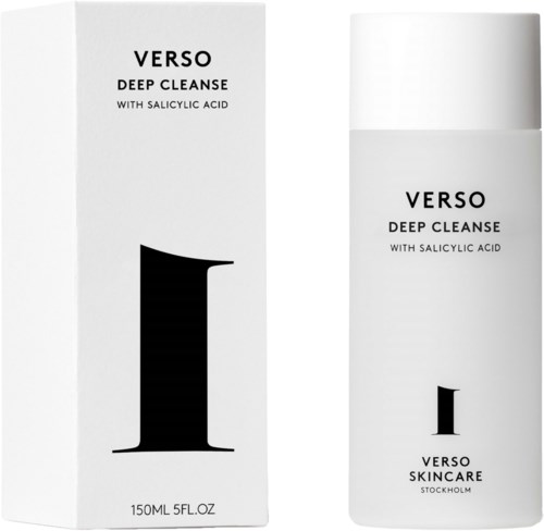 En vit flaska och förpackning med svart text för Verso Deep Cleanse med Salicylsyra, 150 ml, hudvårdsprodukt.