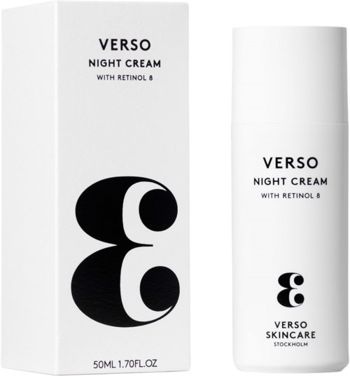 Valkoinen laatikko ja pullo Verso-yövoiteesta Retinol 8 kanssa. Laatikossa on mustaa tekstiä ja iso mustavalkoinen logo.