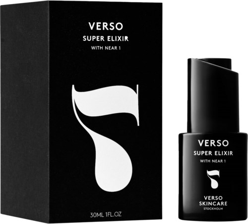 Eine schwarze Schachtel und Flasche mit weißem Logo und Text für Verso Super Elixir Hautpflegeprodukt.