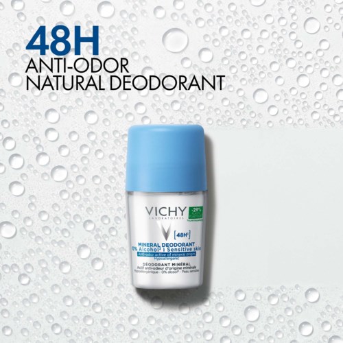 En blå og hvit roll-on deodorant merket Vichy Mineral Deodorant, lover 48 timers luktbeskyttelse, egnet for sensitiv hud.