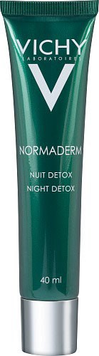 En grön tub med Vichy Normaderm Night Detox-ansiktsprodukt. Den har vit och silver text.