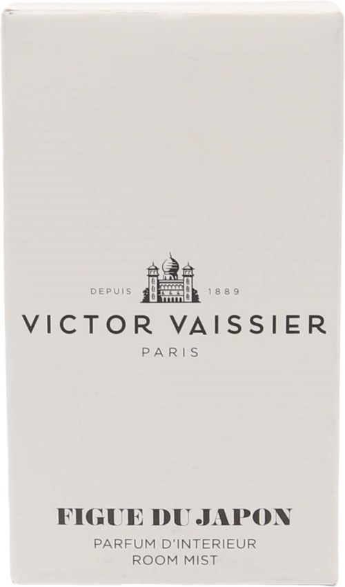 Een eenvoudig wit doosje met zwarte tekst en een kleine afbeelding van een gebouw. Het is een parfummandje. Herkenbaar als Victor Vaissier.