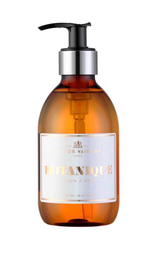 Een amberkleurige fles met pomp en wit label, bevat vloeistofzeep of lotion.