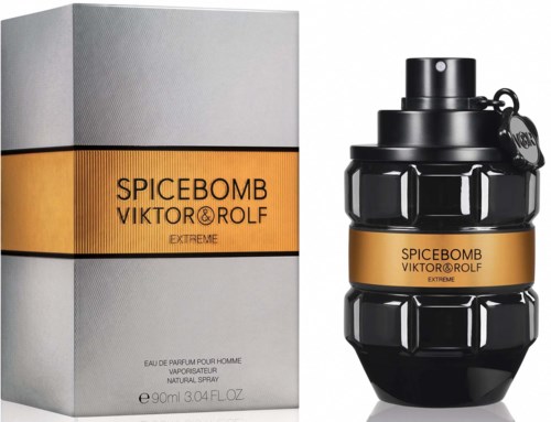 En parfume flaske og en æske. Begge er sorte og grå med orange etiketter, der der står Spicebomb Viktor & Rolf Extreme.