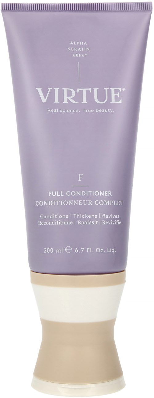 En tube med Virtue full conditioner med lilla emballasje og hvit kork, merket som hårpleieprodukt.