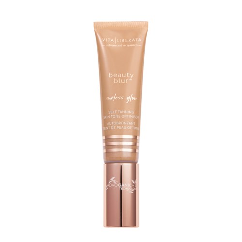 En tub med självbruningslotionsnamn 'Beauty Blur' med design i ljus persika och guldaccenter.