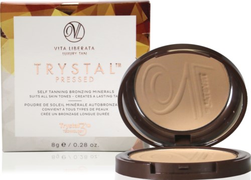 Ett bronzingprodukt i ett runt kompakt med puder och en box som beskriver det som självbrännande mineralmakeup.