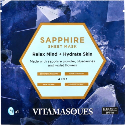 Pakken med Sapphire sheetmaske med notater om fordeler for hudpleie og ingredienser, med blå og hvite farger.