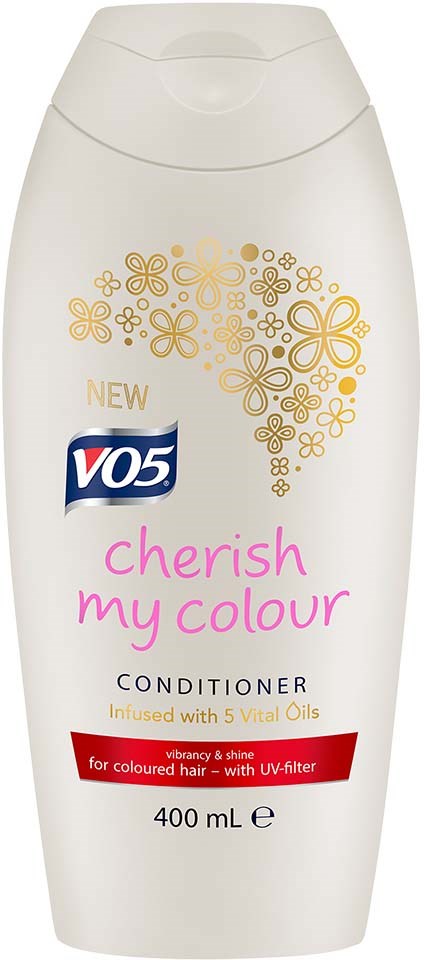 En hvit flaske av VO5 Cherish my colour balsam med blomsterdesign, rosa og rød tekst, og en lokk.
