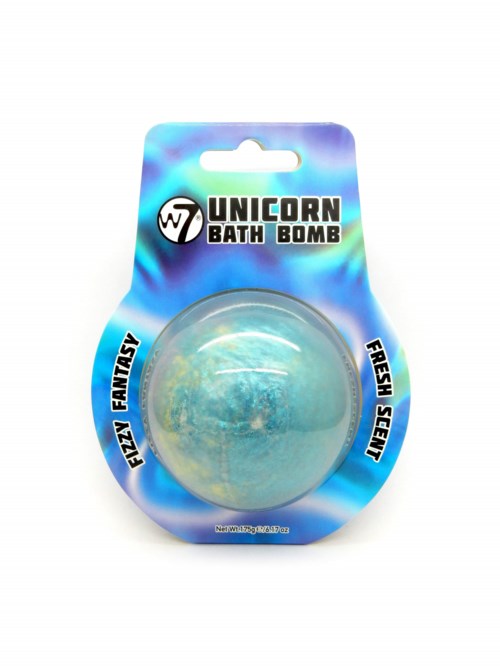 En rund badebombe i pakke merket 'Unicorn Bath Bomb' med ord som 'Fizzy Fantasy' og 'Fresh Scent' rundt den.