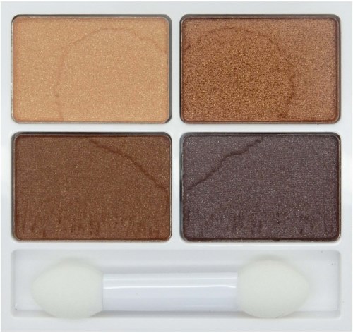 En ögonskuggspalett med fyra nyanser: ljus beige, brunt, brunt och mörkgrått, och en liten applikator.