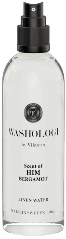 Przezroczysta butelka z rozpylaczem oznaczona 'Washologi by Viktoria' z zapachem 'HIM Bergamot' i 'Linen Water' ze Szwecji.