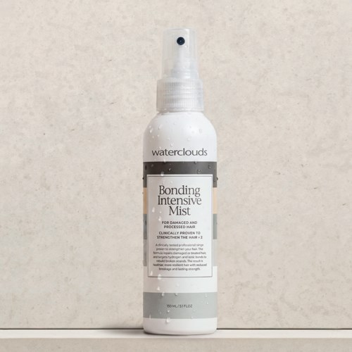Weiße Sprühflasche mit Waterclouds Bonding Intensive Mist Beschriftung und Sprühkopf oben.