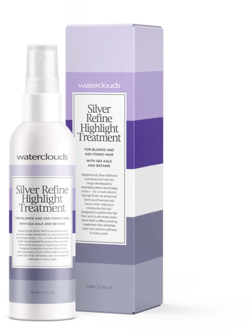Eine weiße Sprühflasche mit lila Etikett neben einer lila, weißen und blauen Box. Das Produkt ist Waterclouds Silver Refine Highlight Treatment.