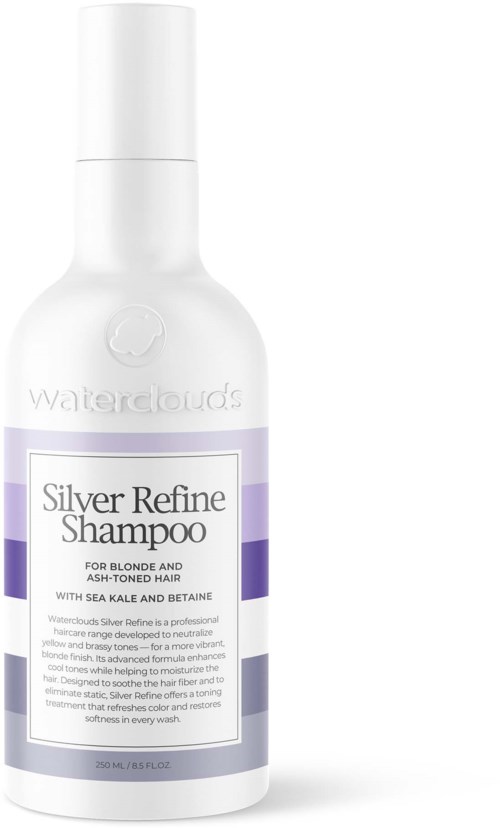 En hvit flaske med Silver Refine Shampoo for blondt og asket hår med sjøkål og betain.