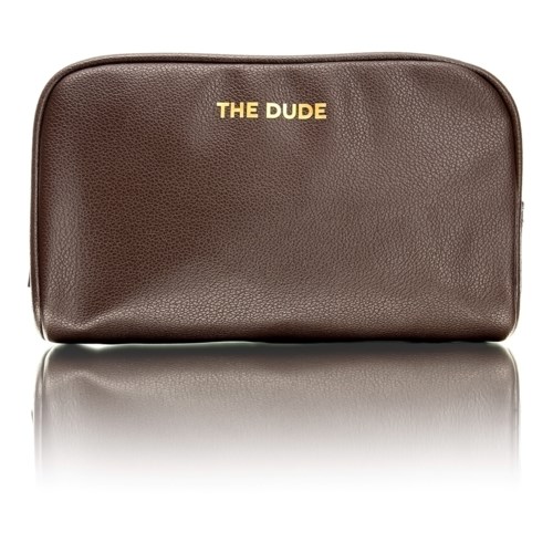 Brunt lærpung med gullfarget tekst som sier 'THE DUDE'.